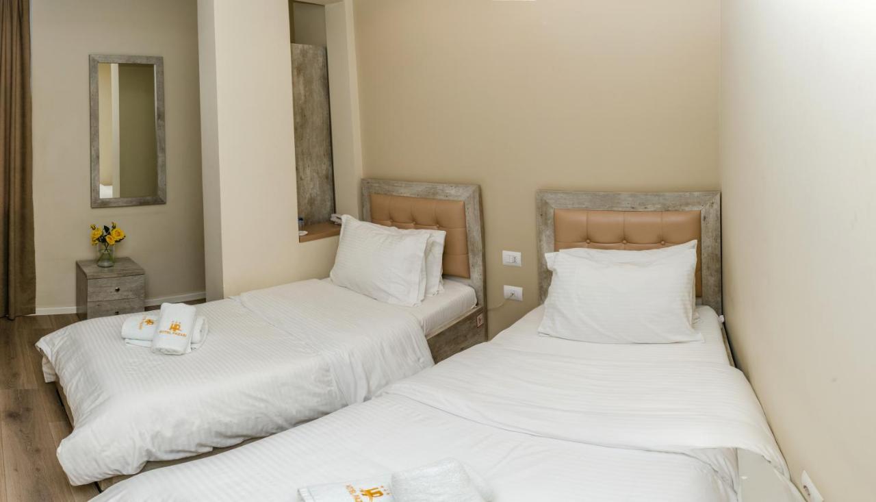 Hotel Pazari Korce Esterno foto